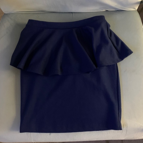 Forever 21 navy S pencil skirt with ruffle layer - Picture 2 of 16